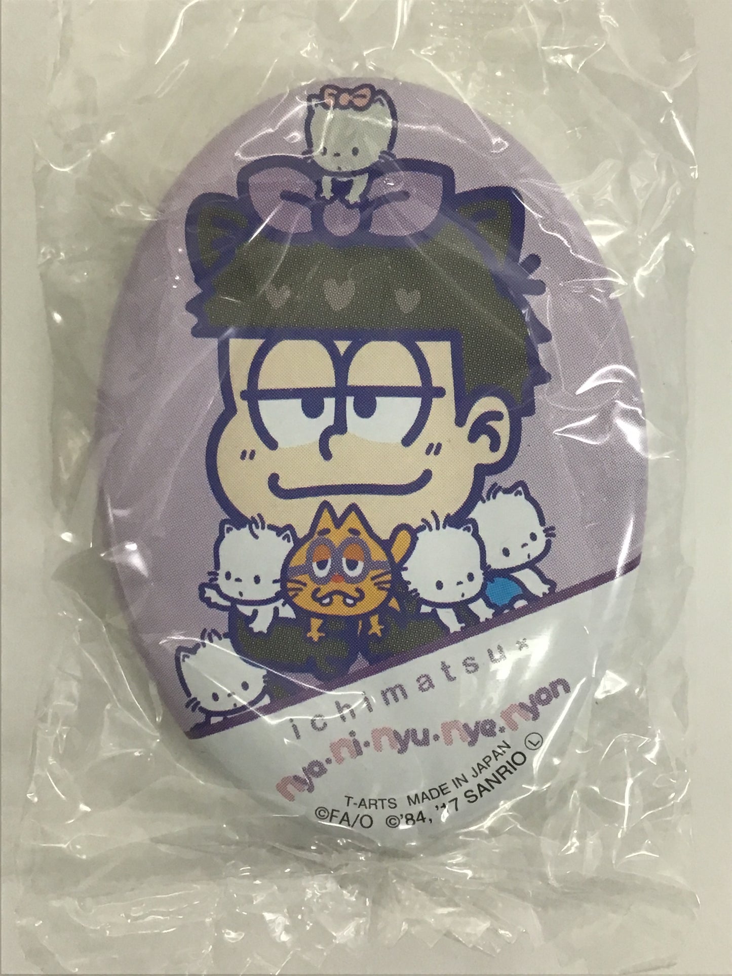 おそ松さん×Sanrio Characters 缶バッジ 一松×ニャニィニュニェニョン